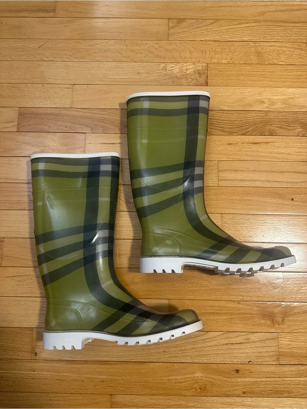 Burberry Green Plaid Rain Boots with White Soles Size 41